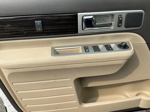 Used 2010 Lincoln MKX AWD image 17
