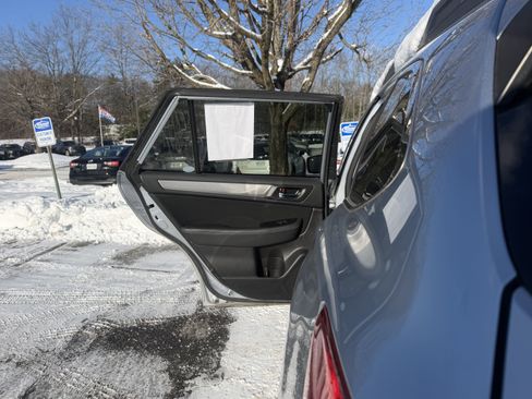 Used 2017 Subaru Outback 2.5i Premium image 26