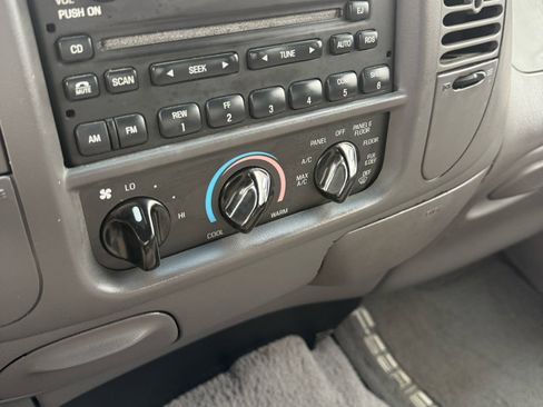 Used 2001 Ford F150 XLT image 14