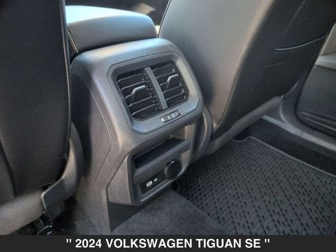 Used 2024 Volkswagen Tiguan SE AWD/4WD image 27