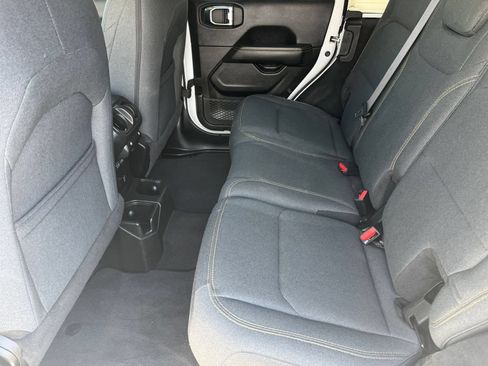 Used 2025 Jeep Wrangler Unlimited Sahara AWD/4WD image 29