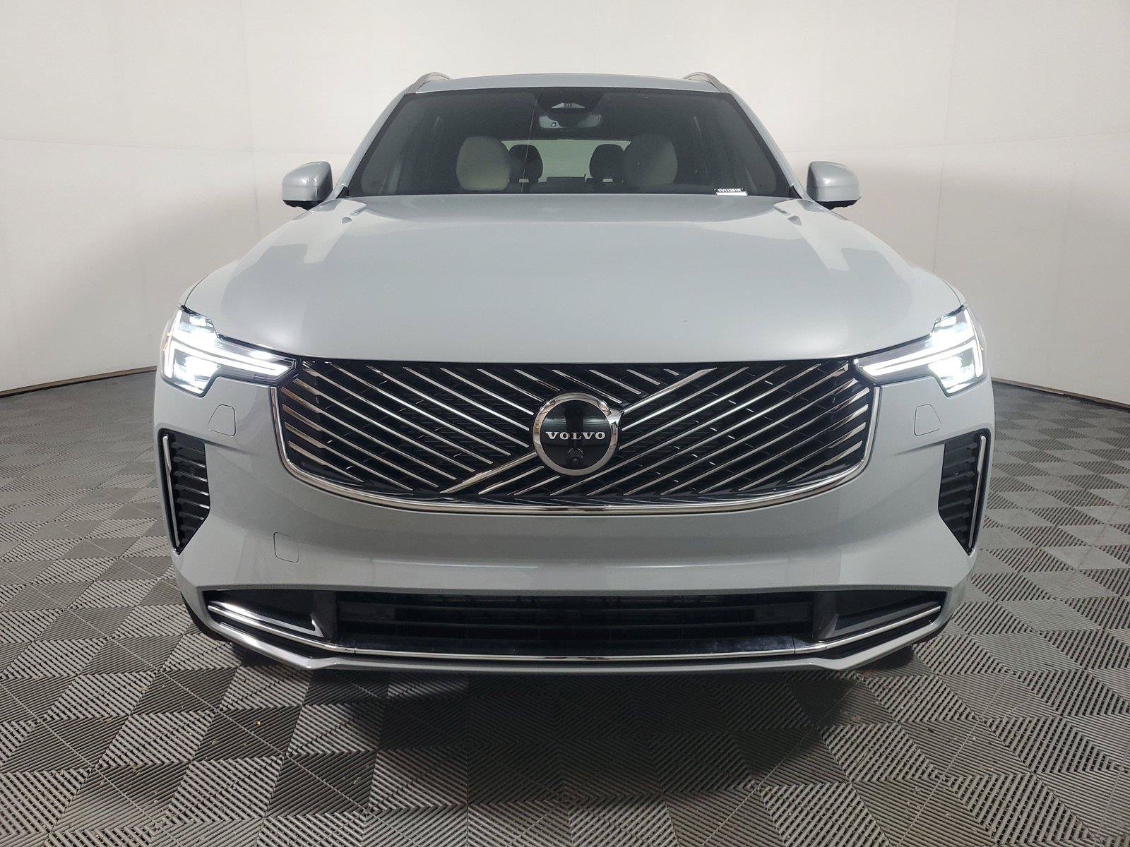 Used 2026 Volvo XC90 B6 Plus w/ Protection Package Premier AWD/4WD image 2