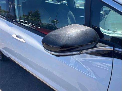 Used 2018 Chevrolet Bolt Premier w/ Driver Confidence II Package FWD image 11