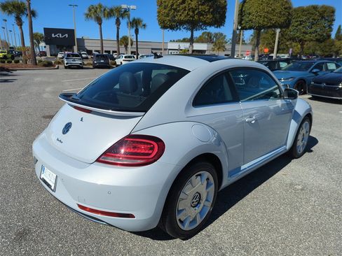 Used 2019 Volkswagen Beetle 2.0T SE image 6