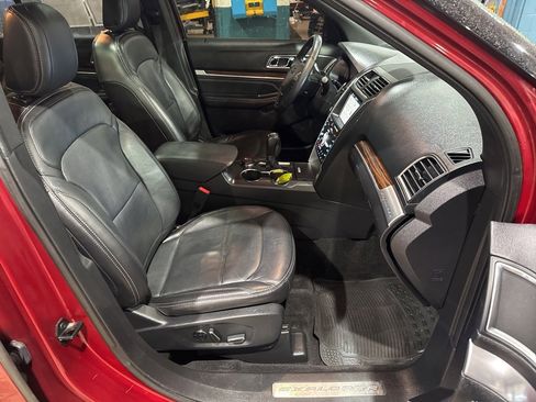Used 2018 Ford Explorer Limited w/ Equipment Group 301A image 41