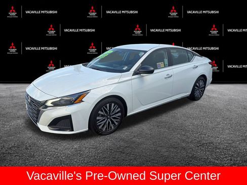 Used 2025 Nissan Altima 2.5 SV FWD image 1