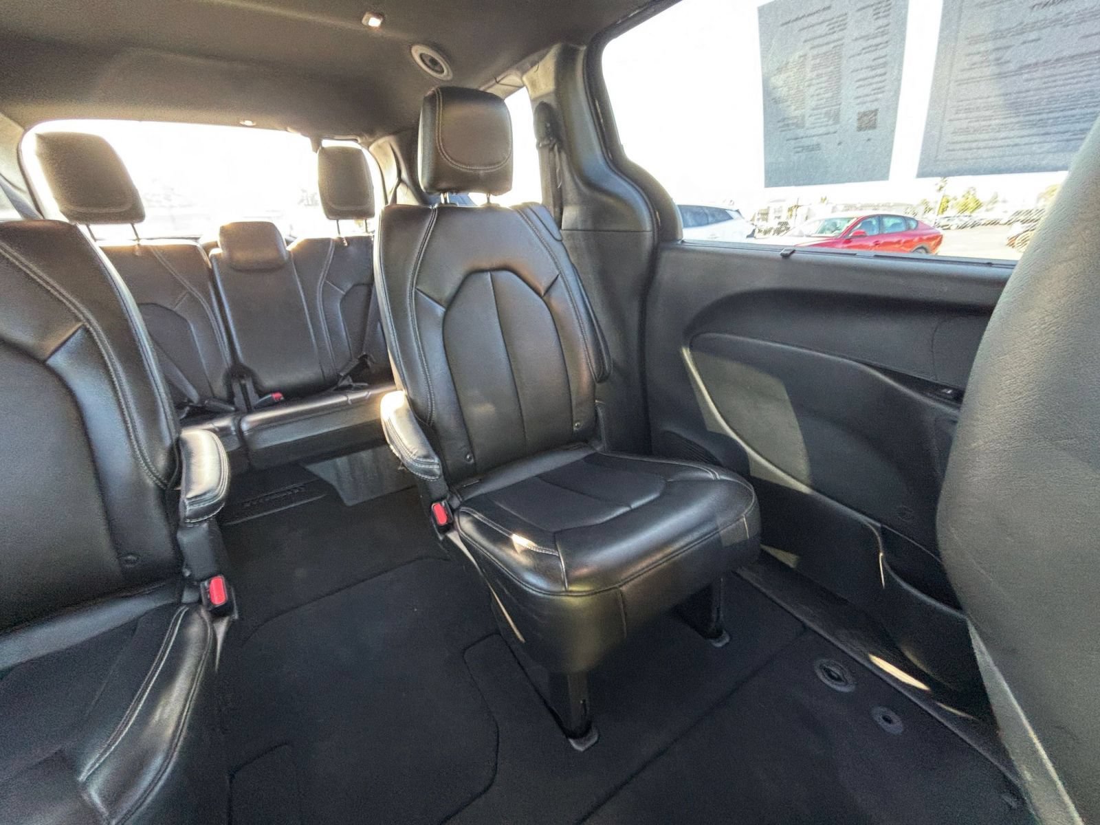 Used 2025 Chrysler Pacifica Select FWD image 39