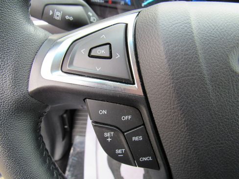 Used 2024 Ford Edge Titanium image 16