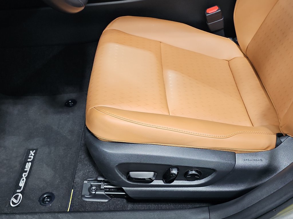 Used 2022 Lexus UX 250h w/ Accessory Package (Z2) AWD/4WD image 27