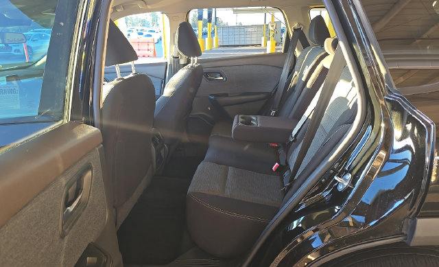 Used 2023 Nissan Rogue SV FWD image 7