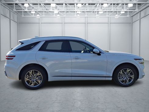 Used 2025 Genesis GV70 2.5T AWD/4WD image 7