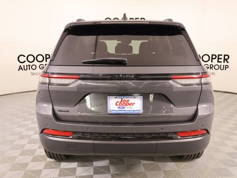 Used 2023 Jeep Grand Cherokee Altitude AWD/4WD image 21