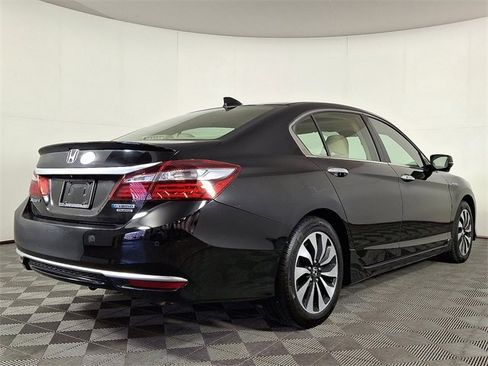 Used 2017 Honda Accord Touring image 9