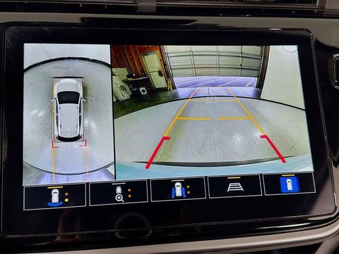 Used 2023 Chevrolet Bolt EUV Premier w/ Sun & Sound Package FWD image 31