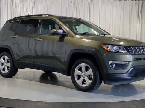 Used 2018 Jeep Compass Latitude w/ Cold Weather Group AWD/4WD image 2