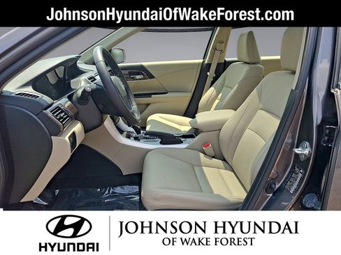 Used 2017 Honda Accord Touring image 11