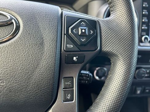 Used 2022 Toyota Tacoma TRD Off-Road w/ Technology Package AWD/4WD image 19