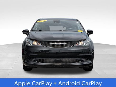Used 2023 Chrysler Voyager LX FWD image 2