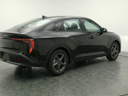 Used 2025 Kia K4 FWD image 9
