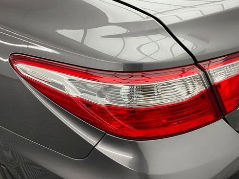 Used 2017 Toyota Camry XLE w/ Moonroof Package FWD image 19