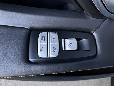 Used 2018 BMW M760i xDrive w/ Luxury Rear Seating Package AWD/4WD image 33