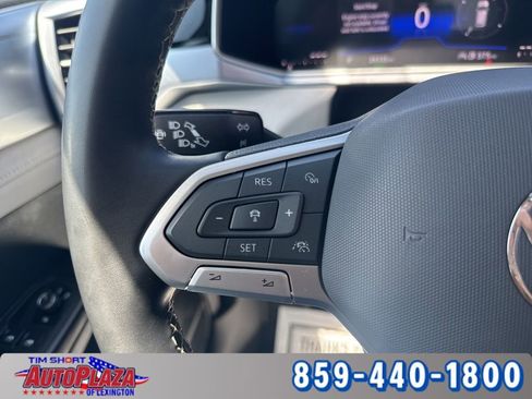Used 2025 Volkswagen Taos SE AWD/4WD image 18