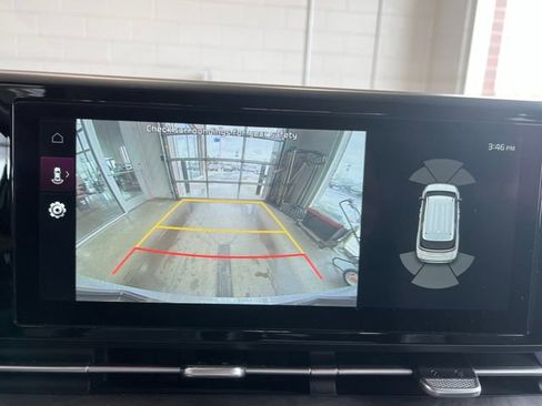 Certified 2024 Kia Carnival EX image 23