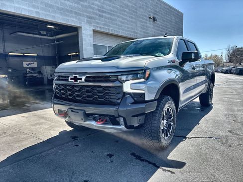 Used 2024 Chevrolet Silverado 1500 ZR2 w/ Technology Package image 10