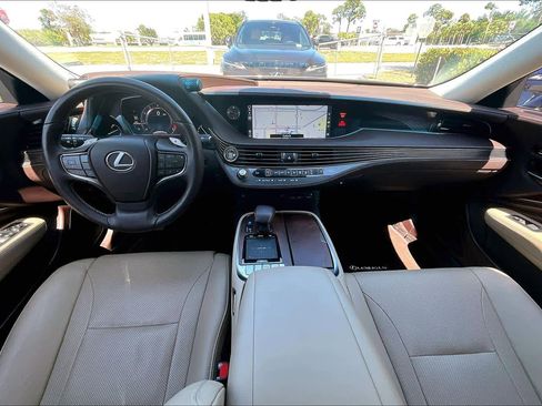 Used 2020 Lexus LS 500 w/ Accessory Package (Z2) RWD image 16