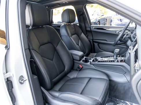 Certified 2026 Porsche Macan AWD/4WD image 66