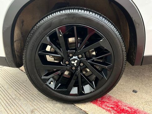 Used 2022 Mitsubishi Outlander SE image 8