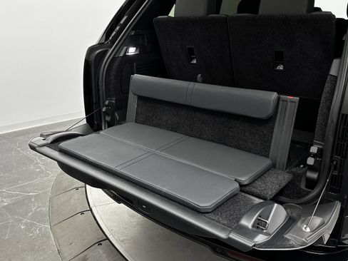 Used 2025 Land Rover Range Rover Long Wheelbase SE image 40