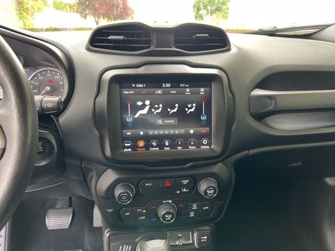 Used 2022 Jeep Renegade Latitude w/ Convenience Group image 17