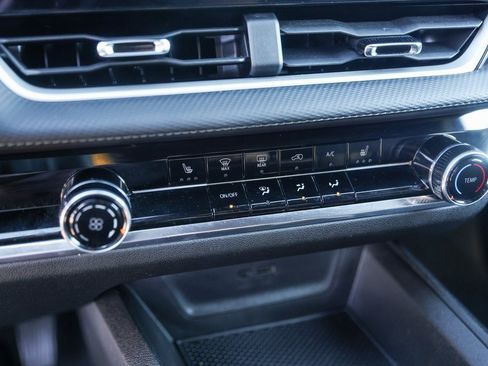 Used 2025 Chevrolet Equinox LT w/ Safety and Technology Package image 18