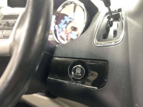 Used 2015 Chrysler Town & Country Touring-L w/ Driver Convenience Group FWD image 29