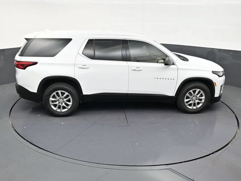 Used 2023 Chevrolet Traverse LS FWD image 17