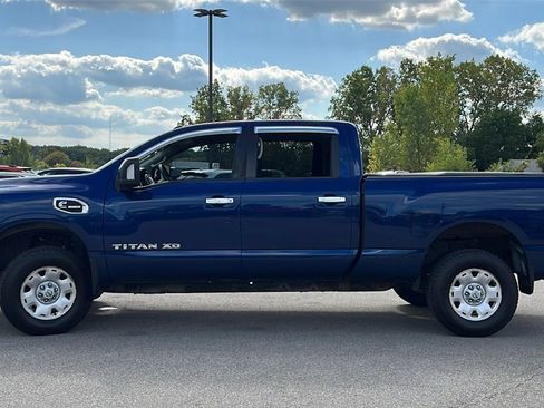 Used 2017 Nissan Titan SV image 7