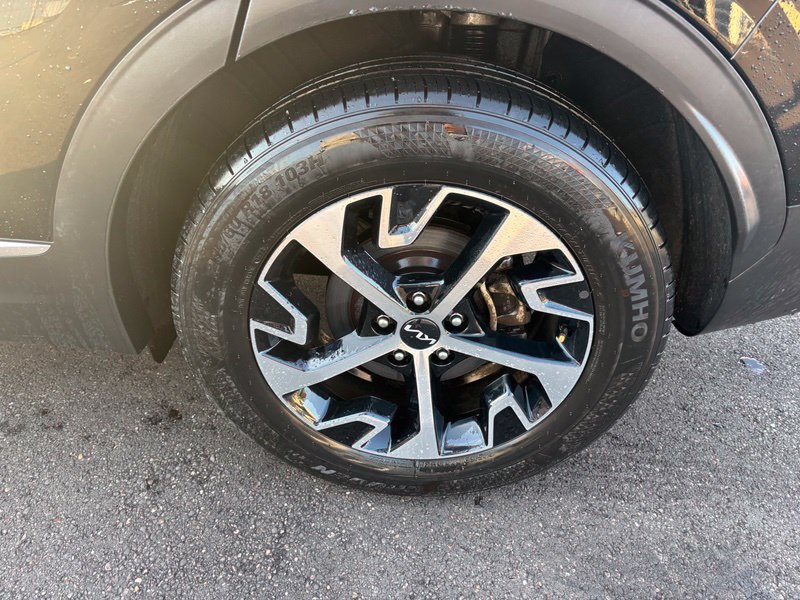 Certified 2024 Kia Sportage EX FWD image 14