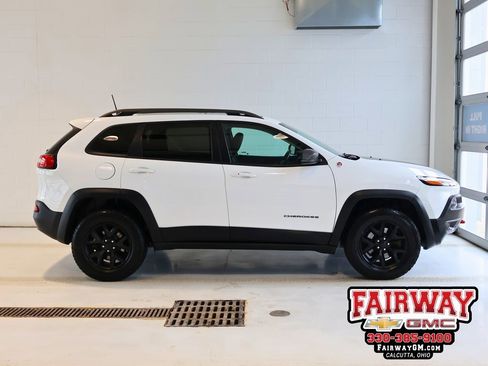 Used 2018 Jeep Cherokee Trailhawk w/ Comfort/Convenience Group image 1