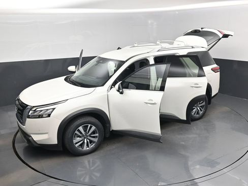 Used 2024 Nissan Pathfinder SL image 20