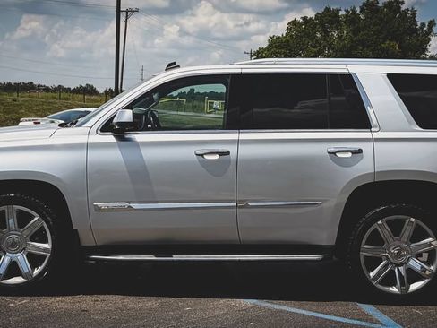 Used 2015 Cadillac Escalade Luxury RWD image 7