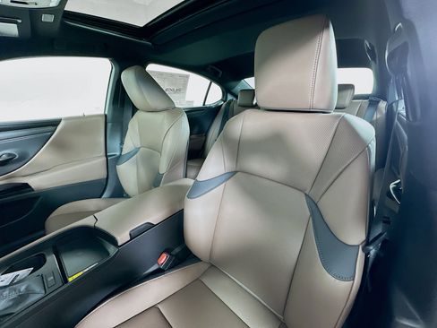 New 2025 Lexus ES 350 w/ Premium Package image 19