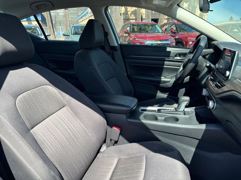 Used 2025 Nissan Altima 2.5 SV FWD image 36