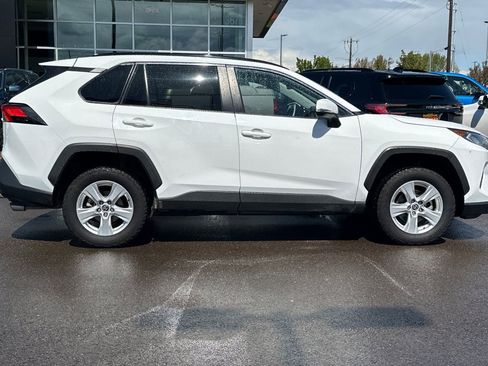 Used 2021 Toyota RAV4 XLE AWD/4WD image 3