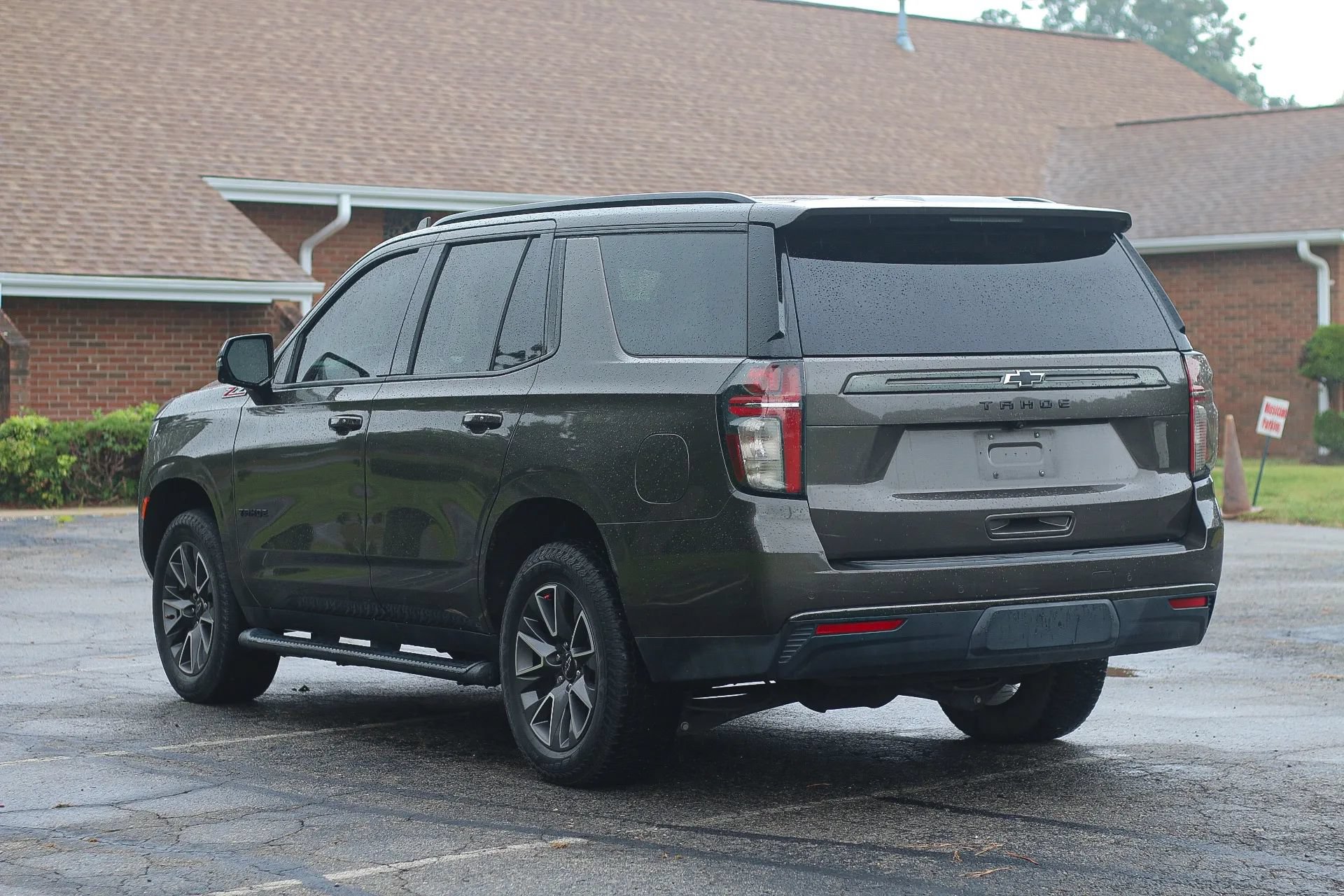 Used 2021 Chevrolet Tahoe Z71 w/ Z71 Signature Package AWD/4WD image 3