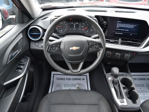 Used 2024 Chevrolet Trax LS w/ LS Convenience Package image 19