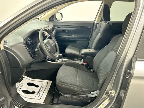 Used 2020 Mitsubishi Outlander ES image 9