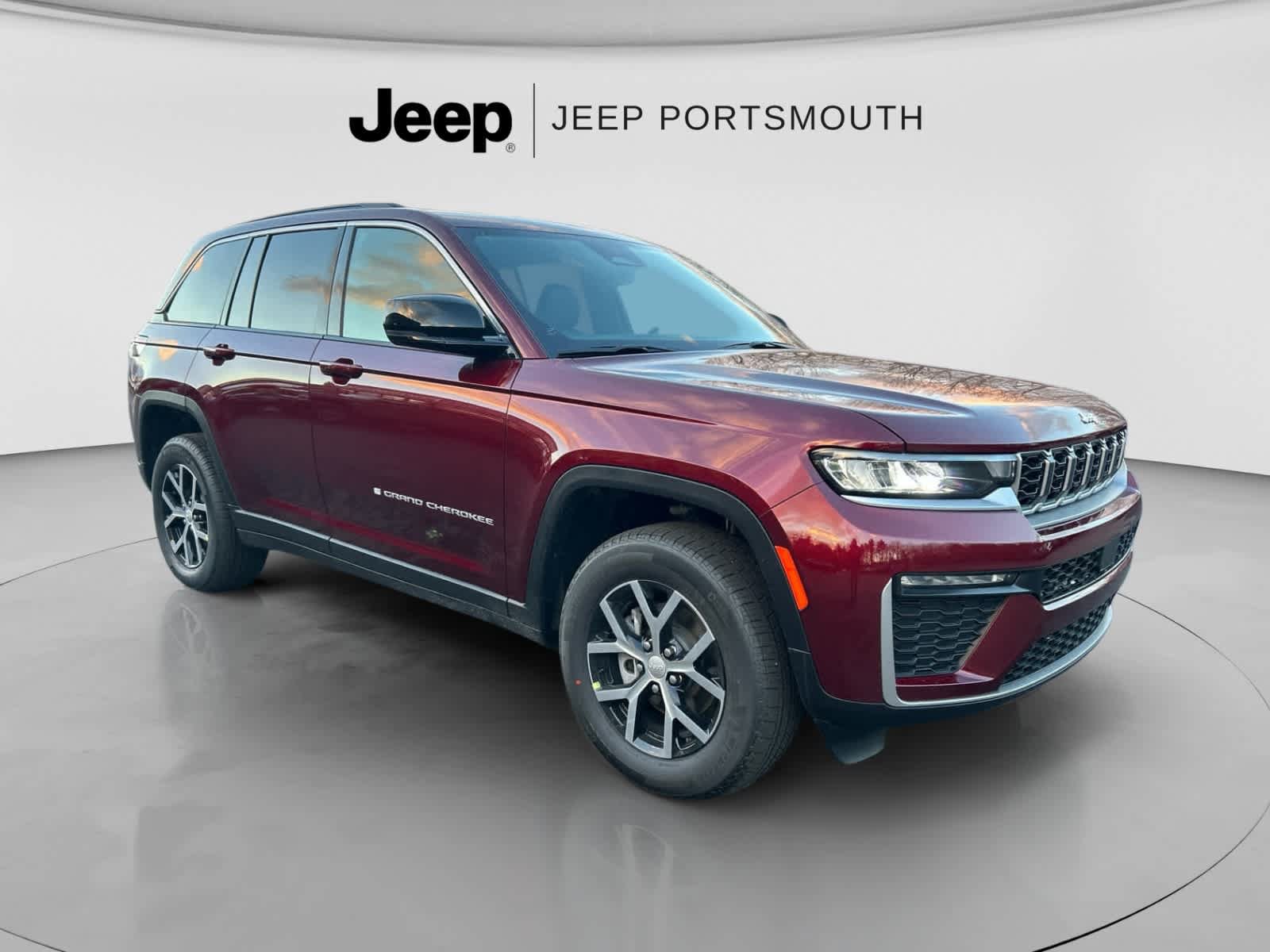Used 2026 Jeep Grand Cherokee Limited AWD/4WD image 2