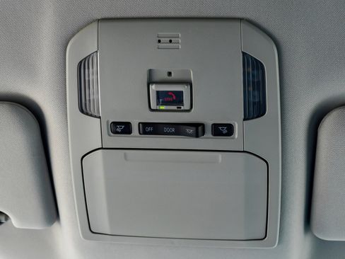 Used 2021 Toyota Highlander LE AWD/4WD image 30