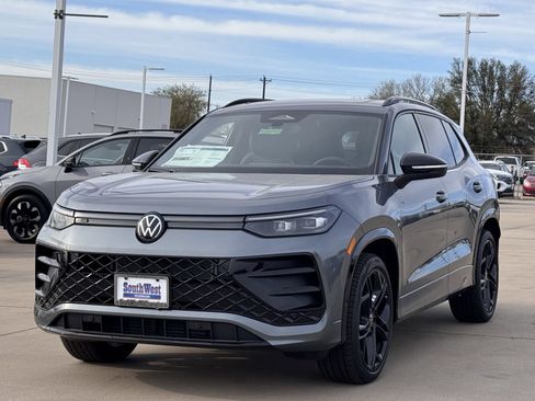 New 2026 Volkswagen Tiguan SE R-Line FWD image 9